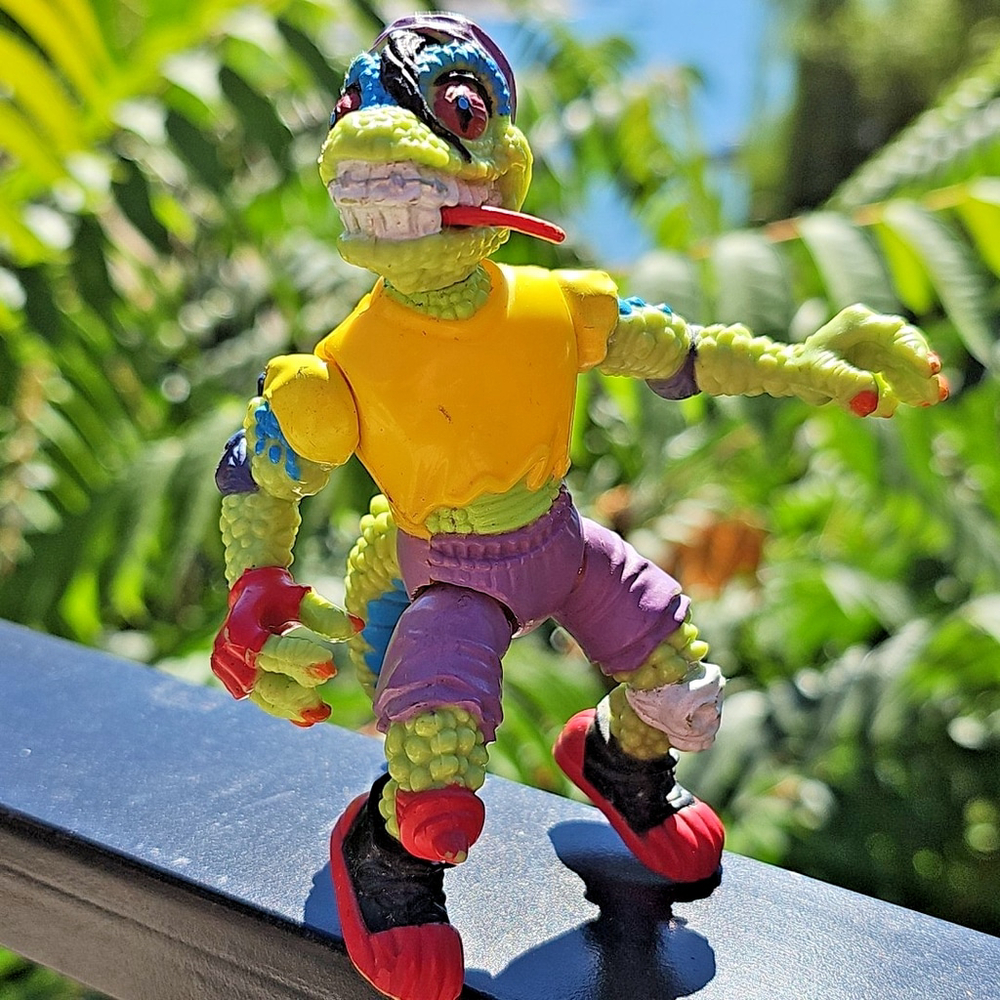 1990 Teenage Mutant Ninja Turtle Mondo Gecko Lizard Action Figure Playmates Toys